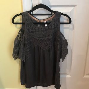 BNWT Xhiliration Small cold shoulder blouse!